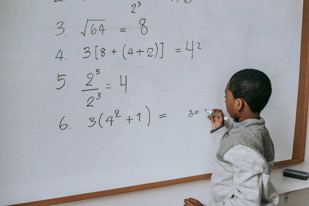 Pourquoi les problèmes écrits sont si difficiles pour les enfants (et comment les débloquer)